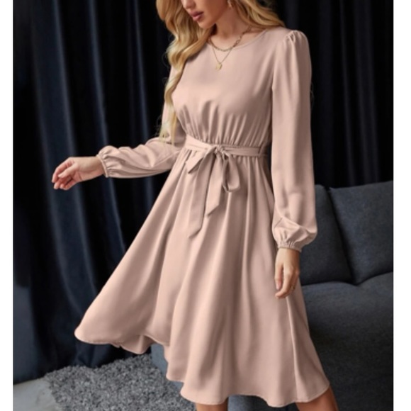 Luxurious satin belted keyhole back dress - Picture 3 of 7